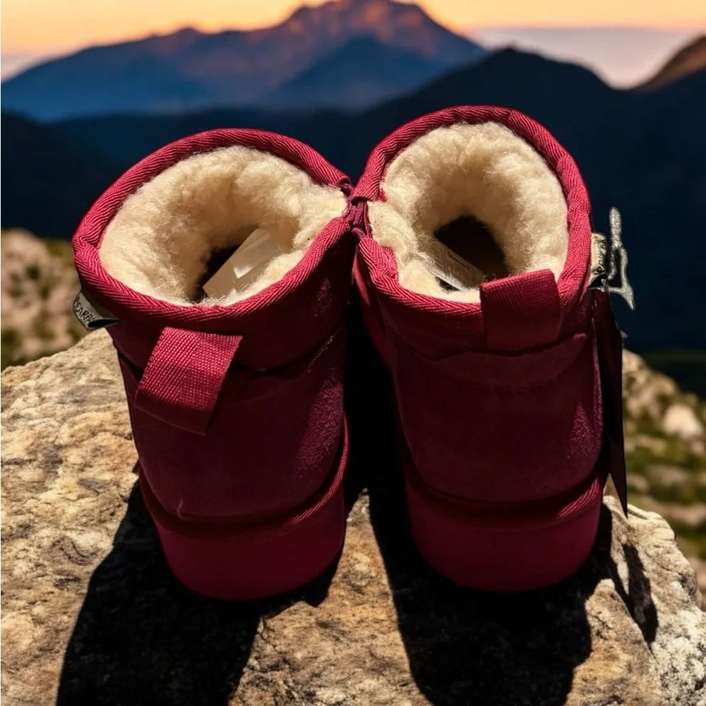 BearPaw Pink Shearling Boots Size 5. NWT.